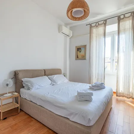 Emanuele Filiberto - B&d Apts *
